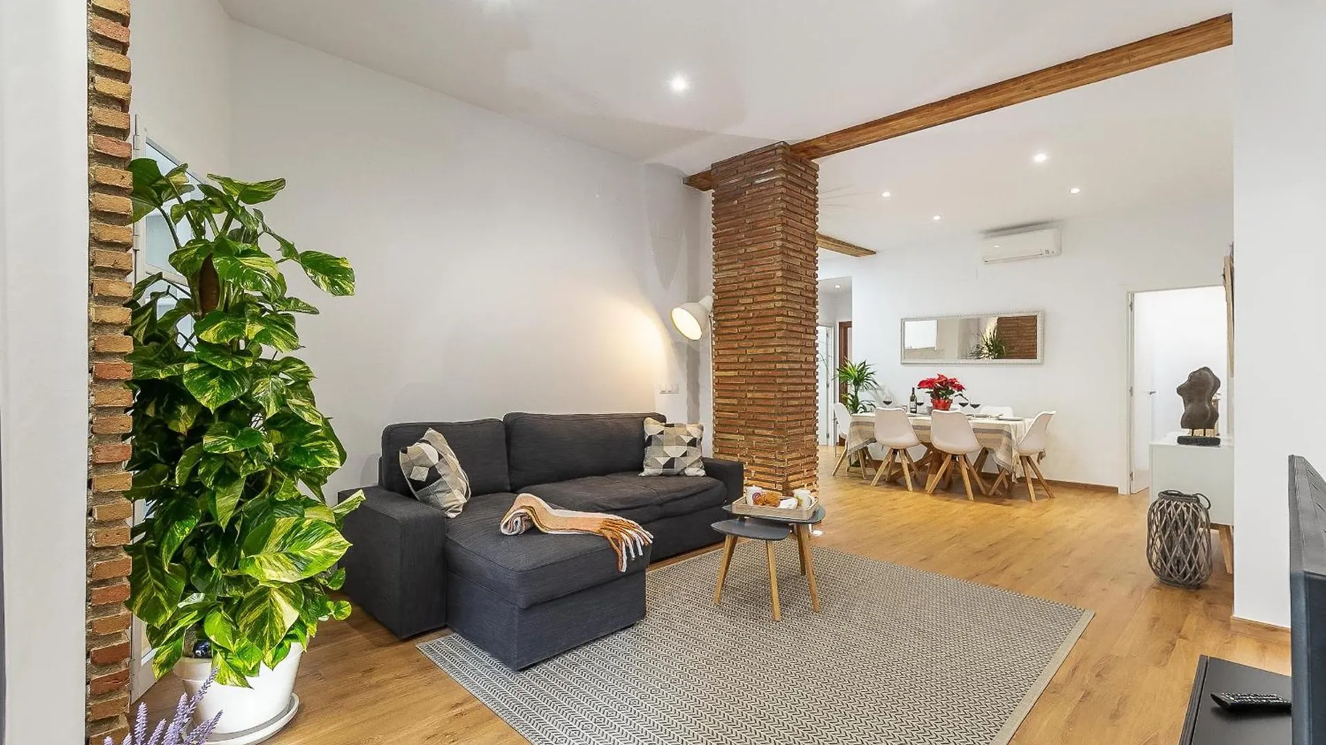 Exclusive Luxury Stay At Plaza Uncibay, Malaga Center
